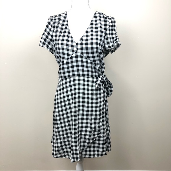 Abercrombie & Fitch Dresses & Skirts - Abercrombie & Fitch wrap print dress